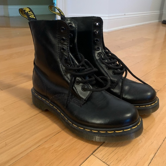 Black Women’s size 6 Dr. Martens Boots - Picture 1 of 1